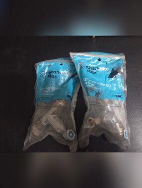 2 SharkBite 1/2"×1/2"×3/8" Tee Stop